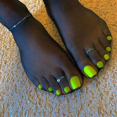 ebony love her feet